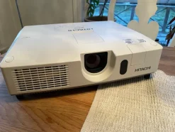 Tradera Hitachi CP-WX4022WN Projektor| Projektorer