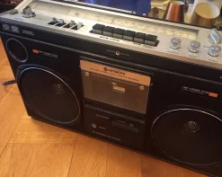 Tradera HITACHI TRK-8080E från 1979, Bergsprängare Boombox radio| Transportabelt