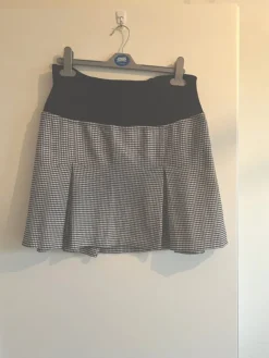 Tradera H&m Mama svartvit kjolar, storlek M> Ventetøj