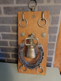 Sale Häst, hästsko, klocka, bjällra. Kuriosa