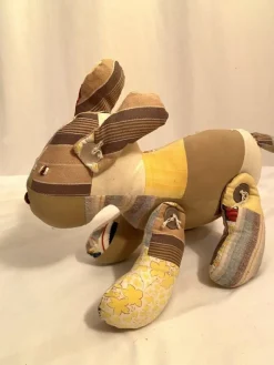 Tradera Hund i lapptäcksteknik. Handgjord. Mjuk och go. Storlek: 35X25 cm| Baby, Børn & Leg