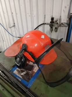 Outlet Husqvarna hjälm med hörselskydd och ansiktsskydd Beskyttelsesudstyr & Beklædning