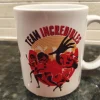 Tradera INCREDIBLES 2 TEAM MUGG Merchandise Mug Superhjältarna The Disney| Filmmerchandise