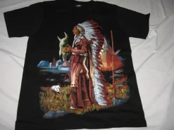 Tradera INDIAN HÖVDING MED TJURKRANIE SMALL (AKAMA T-SHIRT) NY OANVÄND> Herretøj
