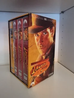 Tradera Indiana Jones (Svensk VHS BOX + Young Indiana Jones Chronicles - UDDA) 4 st| Vhs-film