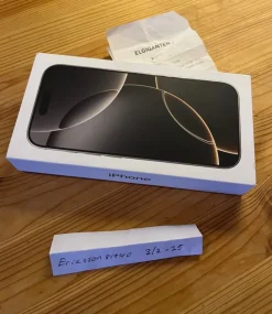 Tradera iPhone 16 Pro Natural Titanium *Nyskick/Garanti 1 år/Kvitto/OLÅST* 1KR UTROP!> Mobiltelefoner