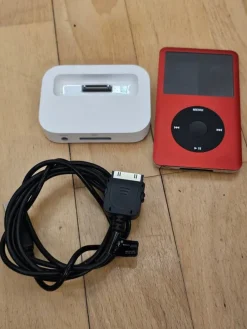 Tradera iPod Classic (128GB) + Dockningsstation| Mp3 Og Mp4-afspiller
