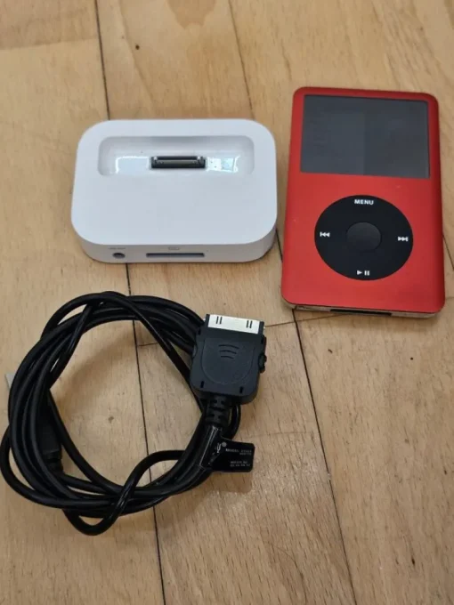 Tradera iPod Classic (128GB) + Dockningsstation| Mp3 Og Mp4-afspiller