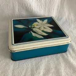 Tradera Izal Mocca plåtburk kakburk> Metalemballage