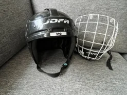 Tradera JOFA ISHOCKEY HJÄLM 390 MED GALLER JOFA 381 SR ??Made In Sweden Malung> Hockey & Skøjter