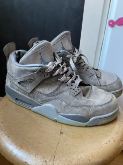 Tradera Jordan 4 Retro x KAWS XX Cool Grey 2017 US 9.5 EU 43 Uk 8.5 27,5 cm> Herresko
