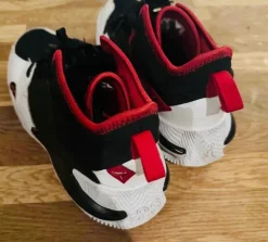 Tradera Jordan Jordans Basketbollskor, Svart/Vit/Röd, EUR 39,5> Herresko