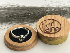 Tradera Karl Laine Finland. Ring i silver med bergskristall. Justerbar.> Ringe