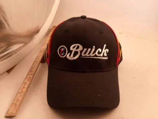 Sale Keps buick svart med vit text och eld flames Hovedbeklædning