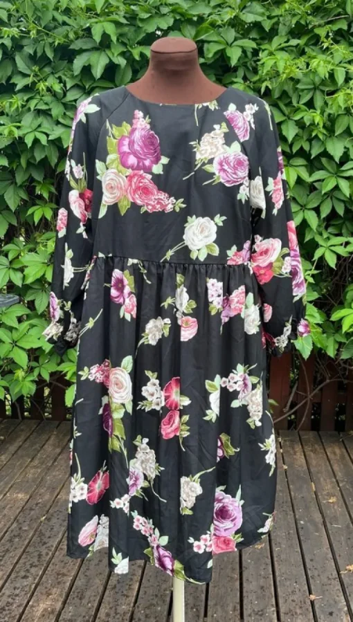 Tradera Klänning blommig svart botten från Asos maternity storlek 40> Ventetøj