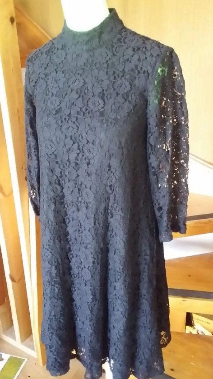 Tradera klänning MONKI svart spets> Dametøj