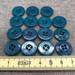Tradera Knappar, knapp, plast, 4 hål, blå, petrol, 15 st, 17 mm, färgskiftningar| Syning & Strik