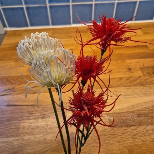 Tradera Konstgjorda blommor - Röda och vita| Kunstige Planter