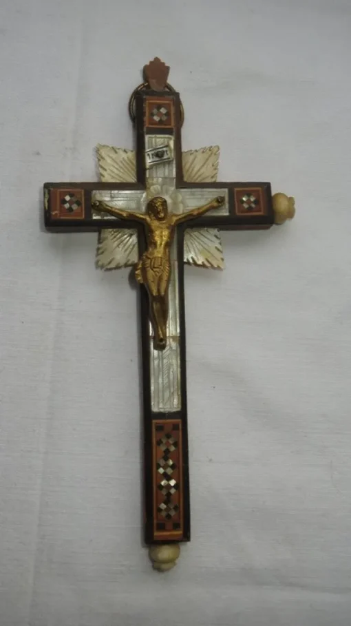 Sale KRUCIFIX - ÄDELTRÄ, PÄRLEMOR OCH MÄSSING / INTARSIA - JESUS PÅ KORSET Ikoner & Religiøse Genstande