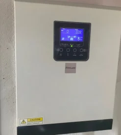 Outlet 2,4KW 24V 50A ren sinusvåg solomriktare, effektiv DC-AC-omvandling,multipelskydd Solenergi