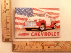 Tradera kylskåpsmagnet chevrolet chevy trucks usa flagga> Magneter