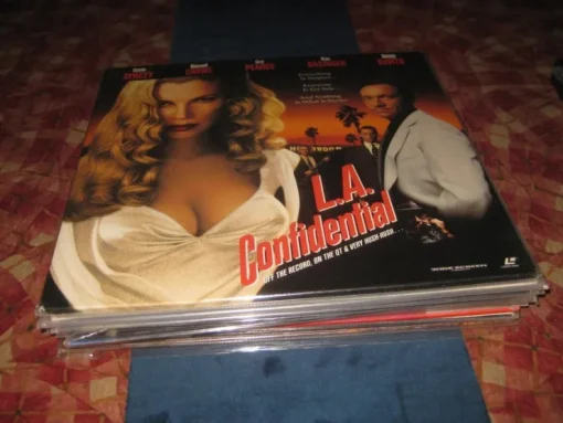 Tradera L.A CONFIDENTAL MED BLA RUSSEL CROWE| Laserdisc