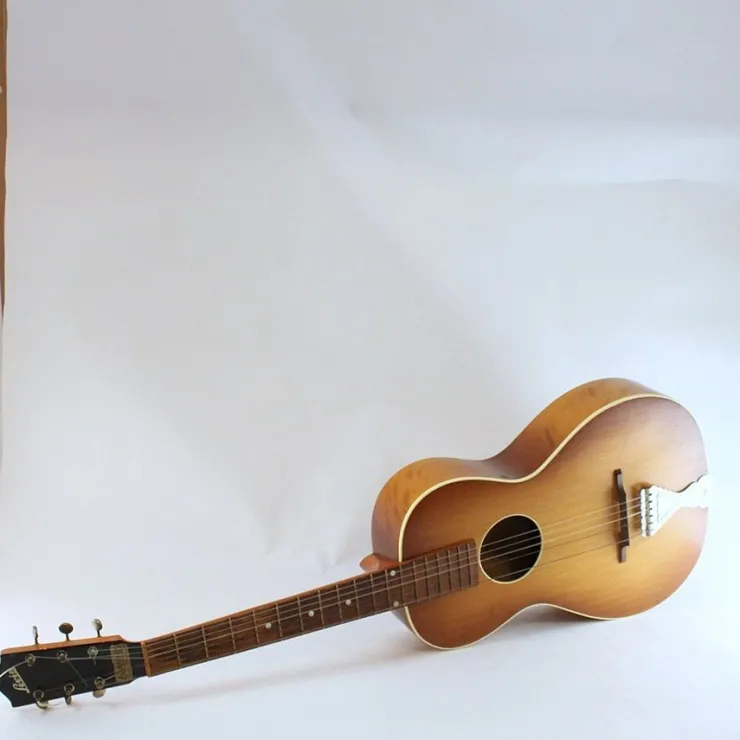 Tradera ÄLDRE GITARR LEVIN - REPOBJEKT| Musikinstrumenter