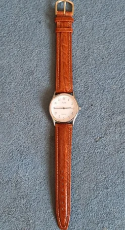 Tradera Äldre Herrklocka - Alpine Quartz - med armband i läder.> Armbåndsure