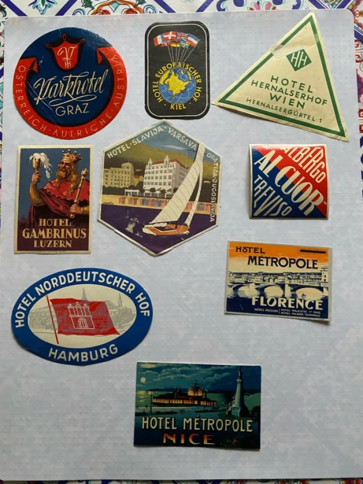 Tradera Äldre märken i papper med reklam för hotell> Reklame Gadgets