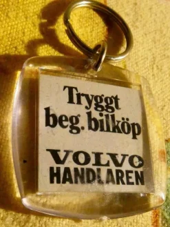 Tradera Äldre Nyckelring Testfakta - Volvo Handlaren -Fint skick! REA KÖP 3 BETALA FÖR 2> Nøgleringe