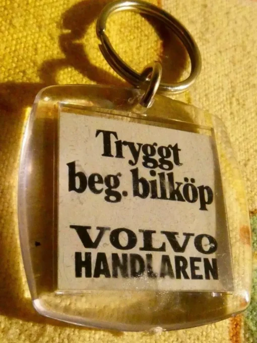 Tradera Äldre Nyckelring Testfakta - Volvo Handlaren -Fint skick! REA KÖP 3 BETALA FÖR 2> Nøgleringe