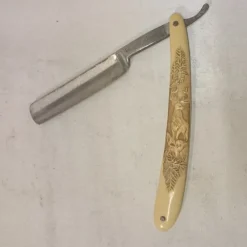 Tradera Äldre rakhyvel med fodral| Barbering