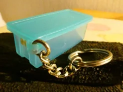 Tradera Äldre Tupperware Nyckelring Bruk med Turkos Lock - Fint skick !!> Nøgleringe