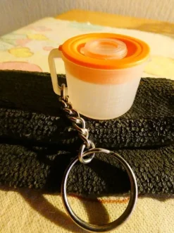 Tradera Äldre Tupperware Nyckelring Bringare med Mått & Orange Lock - Fint skick !!> Nøgleringe