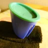 Tradera Äldre Tupperware Nyckelring Lila Burk med Turkos Lock - Fint skick !!> Nøgleringe