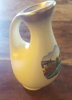 New Äldre vacker souvenirkanna i porslin från Hoehr / Svartån Västerås Brugs- & Pyntegenstande