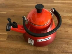 Tradera Le Creuset Vattenkittel 1,6 L Cerise| Husholdningsapparater