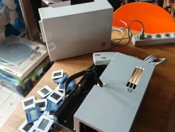 Tradera Leitz Pradovit colour Projektor med dias| Analoge Projektorer