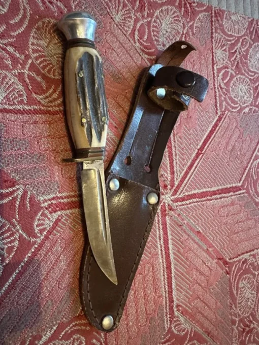 Tradera Liten antik jakt/fiske kniv med grepp i horn> Jagt