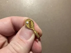 Tradera Litet klubbmärke brosch Kinna TK Tennisklubb, Mark, Västergötland> Stifte & Nåle