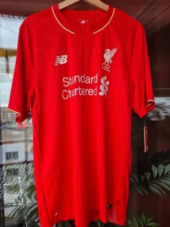 Tradera Liverpool röd fotbollströja, storlek L> Fodbold