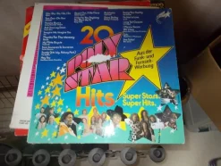 Tradera LP SKIVA MED 20 POLY STAR HITS| Pladeomslag