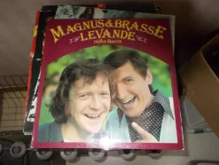 Tradera LP SKIVA MED MAGNUS O BRASSE LEVANDE PÅ NYA BACCHI| Pladeomslag
