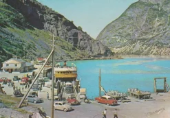 Tradera Lærdal i Sogn MF Lærdal ved kai Gamle biler Folkeliv| Nordiske Lande