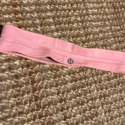New Lululemon Hårband i rosa Hårtilbehør