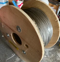 Clearance 152m X 3,2mm stållina i rostfritt stål, 1700 lbs brotthållfasthet, polerad yta Byggematerialer