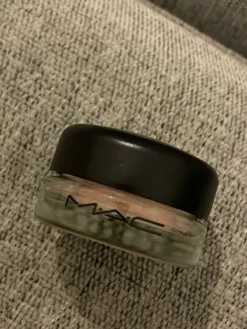 Tradera MAC Bare Study Pro Longwear Paint Pot A72, oanvänt, nypris: 310kr> Makeup