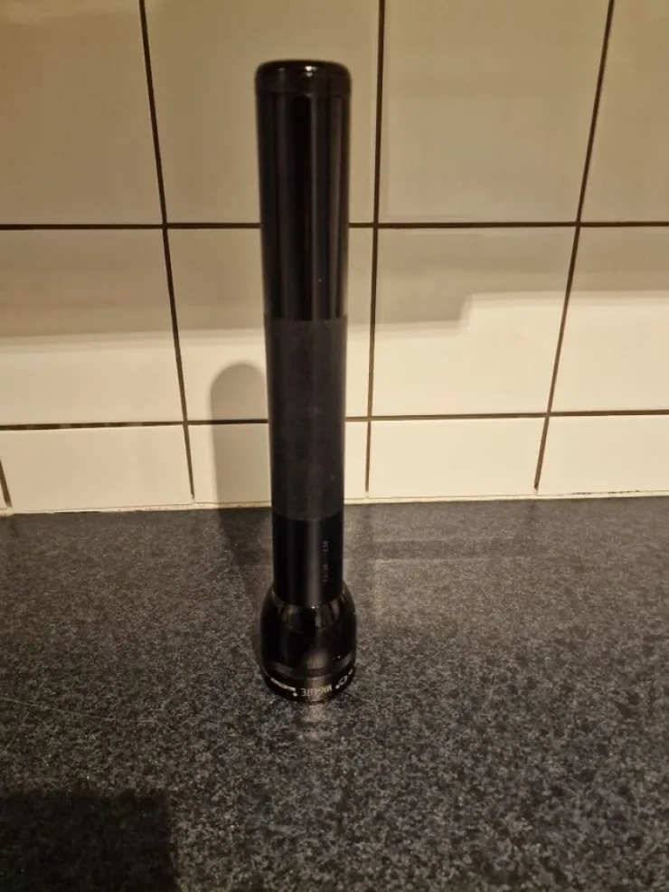 Tradera Maglite ficklampa, 32cm.> Camping & Vandring