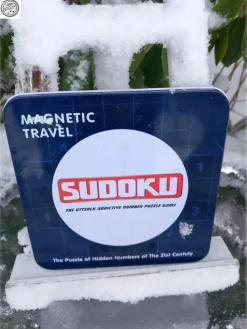 Tradera Magnetiskt Sudoku med 81 siffermagneter med lösningar och pussel magnetic travel> Leg & Spil