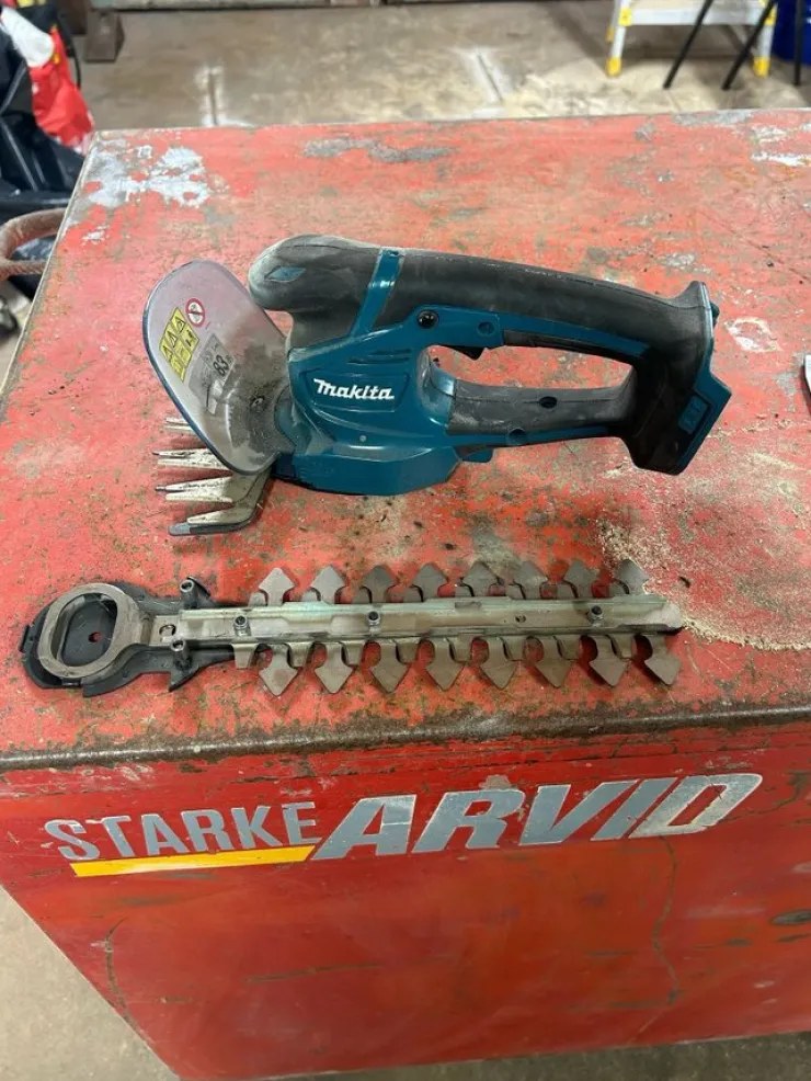 Tradera Makita häcksax dum604. Knappt använd| Havemaskiner